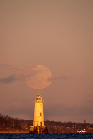 Moon over South Amboy Lighthouse-11