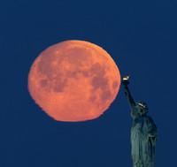 Supermoon over Statue of Liberty -Brooklyn-2